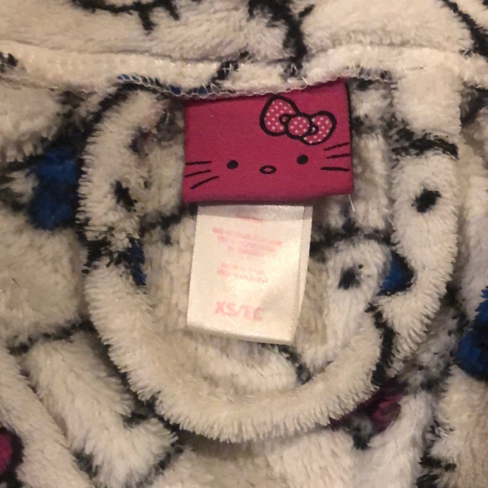 ❣︎Hello Kitty❣︎ Bathrobe - Picture 3 of 8